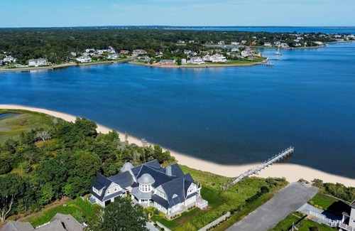 Hampton Bays House | Hamptons waterfront gem!