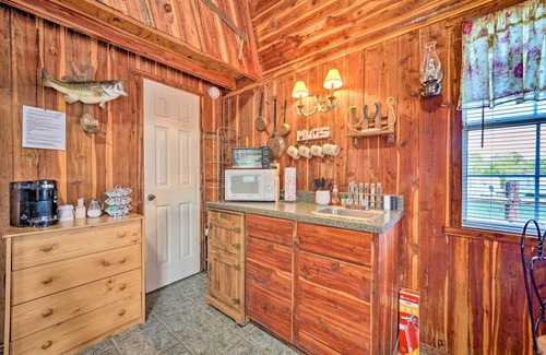 Nashoba Apartment | Hand-Built 'Black Fork Cabin 2' w/Fire Pit!