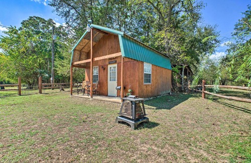 Nashoba Apartment | Hand-Built 'Black Fork Cabin 2' w/Fire Pit!