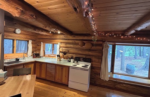 Bend Cabin | Handbuilt Cabin in Bend near Tumalo Falls