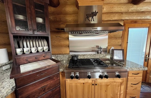 Island Park Cabin | Handcrafted Log Cabin On Island Park Reservoir With Beautiful Views & Hot Tub!