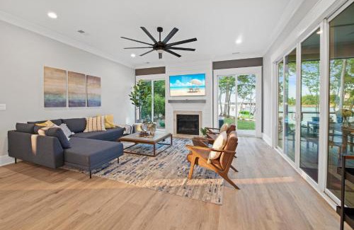 Mayhew House | Hanesbee Escape