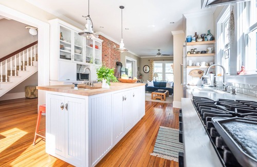 Great Barrington House | Hang By The Pool or Walk To Town