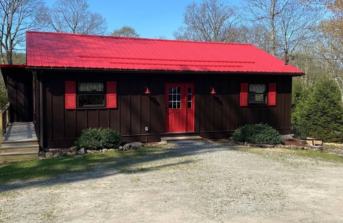 Rockwood House | Hang your Hat at The Red Door Lodge!