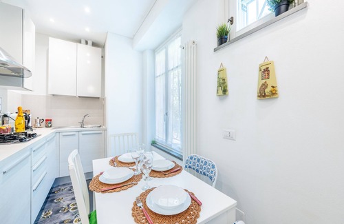 Corniglia Apartment | Hanging Garden with Air Conditioning