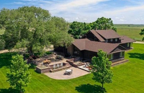 Lincoln County House | Hanging H Lodge in Sutherland, NE