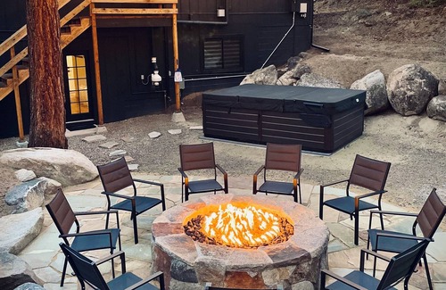 Lower Kingsbury House | Hangout Den, Hot Tub for 8, Firepit, Trails, Beach 1 mile, Sleeps 10