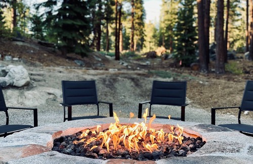 Lower Kingsbury House | Hangout Den, Hot Tub for 8, Firepit, Trails, Beach 1 mile, Sleeps 10