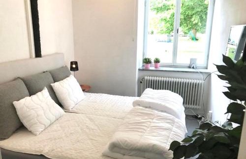 Larbro Apartment | Hangvar Skola, Biblioteket