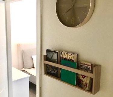Larbro Apartment | Hangvar Skola, Biblioteket