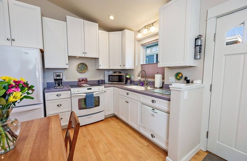 Historic Railroad District House | Hanna's House | 1 block to downtown!
