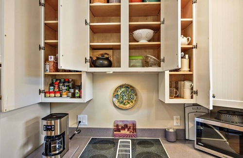 Historic Railroad District House | Hanna's House | 1 block to downtown!