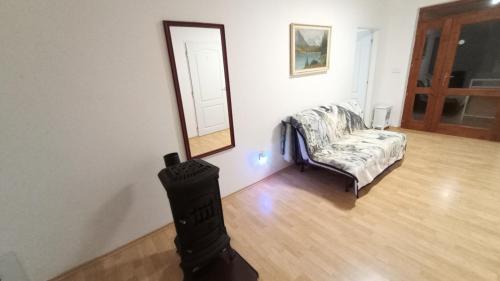 Travnica Apartment | HannaH - Relax dom pod orechom - 2i rodinné štúdio so zdieľanou kuchyňou