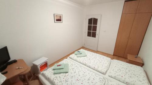 Travnica Apartment | HannaH - Relax dom pod orechom - 2i rodinné štúdio so zdieľanou kuchyňou