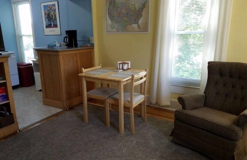 Topeka Apartment | Hannah's Haven - Private Apartment, Separate Entrance & Off Street Parkingn