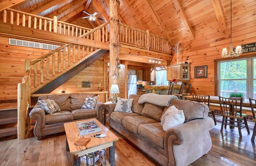 Logan Cabin | Hannah’s Hideaway Cabin at Trickle Creek at Hocking Hills