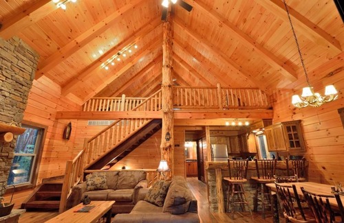 Logan Cabin | Hannah’s Hideaway Cabin at Trickle Creek at Hocking Hills