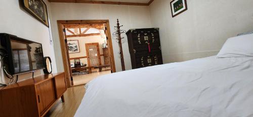 Jeonju House | Hanok Moryeon