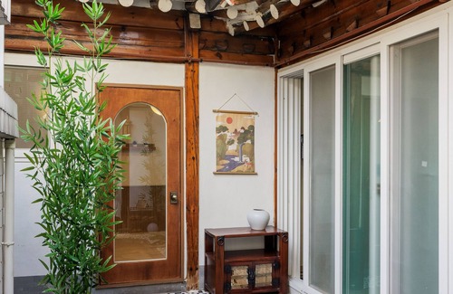 Yongduil-tong House | Hanok Private House with charming front yard at Dongdaemun