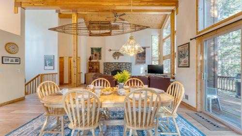 Truckee House | Hansel by AvantStay Pool Table 5mins to Skiing