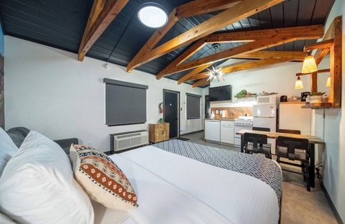 Pinnacles Entrance Badlands Hotel | Hansen Inn & Cabins, Cabin Suite, 1 King, 1 Queen, Sleeper Sofa, Dog Friendly