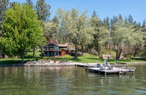 Nine Mile Falls Cabin | Hanson House on Long Lake - Pickleball - Private - BEST for family's -Lake Front