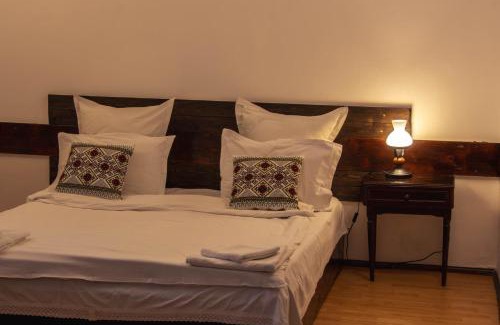 Tupilati Hotel | Hanul Răzeșilor - Cinstim tradiția Moldovei