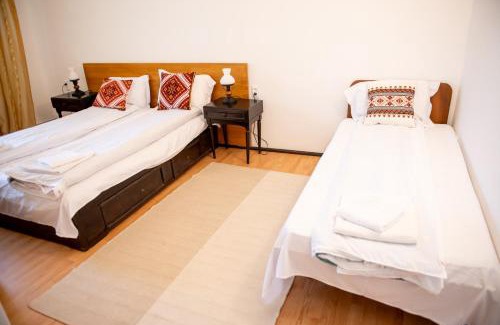 Tupilati Hotel | Hanul Răzeșilor - Cinstim tradiția Moldovei