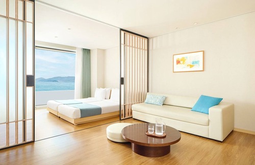 Jangmok-myeon Resort | Hanwha Resort Geoje Belvedere