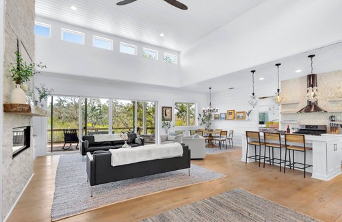 Blanco House | Happiness Ranch - Oak Tree House | Elegant 2/2 with Water Views