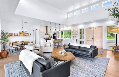 Blanco House | Happiness Ranch - Oak Tree House | Elegant 2/2 with Water Views