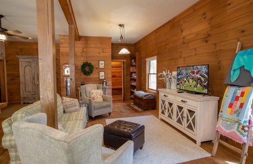 Apple Ridge House | Happy Apple