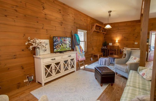 Apple Ridge House | Happy Apple