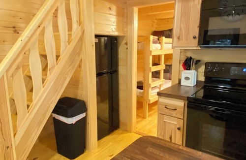 Leeper Cabin | Happy Bear Log Cabin near Cook Forest State Park