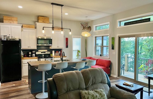 Clinton Apartment | Happy Bend Hideaway with Lake Front View & Access