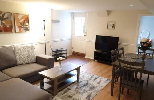 Hollyburn Apartment | Happy, Cozy, Fun, Loving suite in West Vancouver