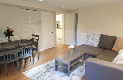 Hollyburn Apartment | Happy, Cozy, Fun, Loving suite in West Vancouver
