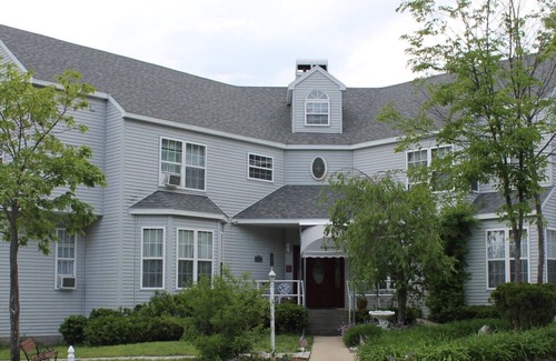 Harbor Springs Bed & Breakfast | Happy Days and Nights - Frontenac