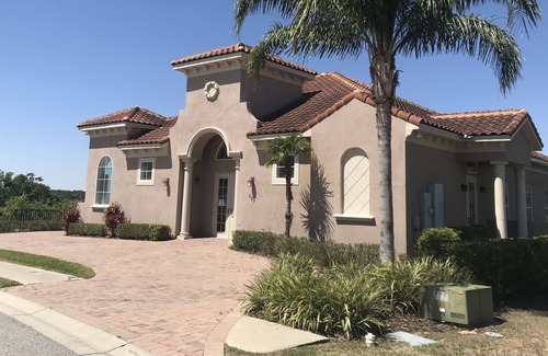 Haines City House | Happy Days villa with pool in gated community!