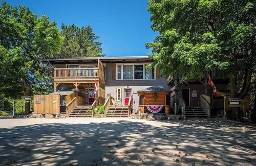 The Blue Mountains Cabin | "Happy Daze"-Big Space, Near Blue Mountain Village + Lots of fun