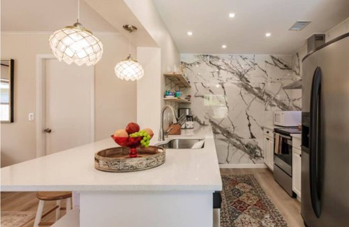 Venice Groves House | HAPPY FUN BLUE HOUSE for 8 people kids, pets friendly, 3 miles from the beach🏖️