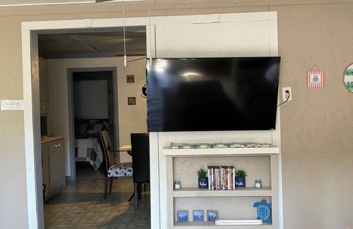 Cub Run Cabin | Happy Hills 🙂It’s a three bedroom one bath cabin with a side patio and garage