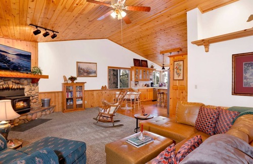 Big Bear Ski Chalet | Happy Hour Inn- Adorable Single Story Relaxing Retreat