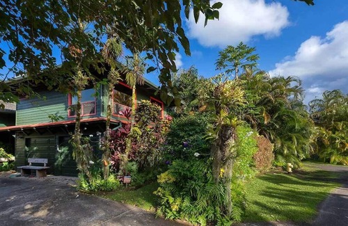 Hanalei Palms House | Happy Place Bungalow, 2-Minutes to the Beach! TVNC #4339