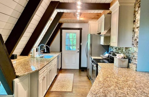 Tate House | Happy Place Hideaway