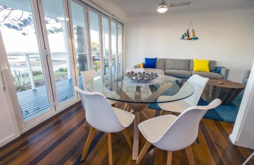 Beachmere House | Happy Tides