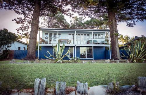 Beachmere House | Happy Tides