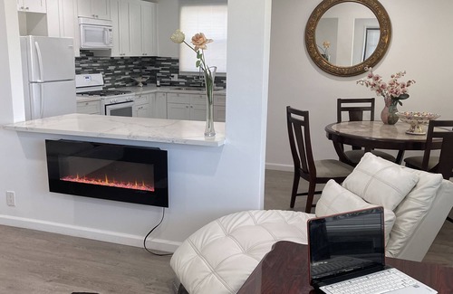 West Los Angeles House | Happy time
