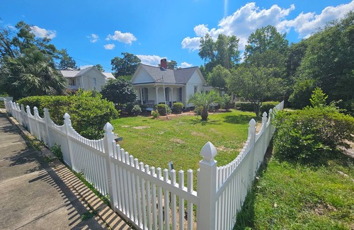 De Funiak Springs House | Happy Victorian charming 4-bedroom house in historic DeFuniak Springs