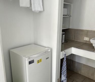 White Hills Hotel | Happy Wanderer Motel Bendigo CHILDREN NOT PERMITTED over 18s only